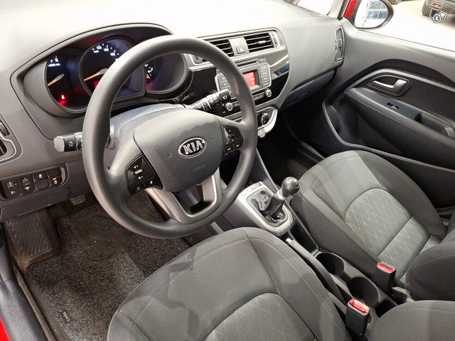 Kia Rio 8