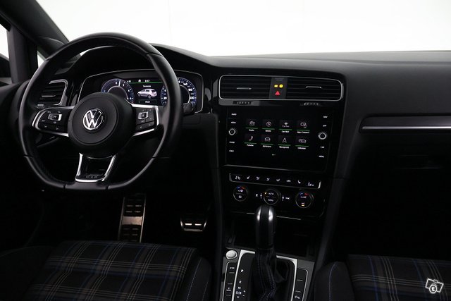 Volkswagen Golf 17