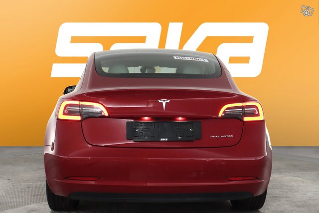 Tesla Model 3 7