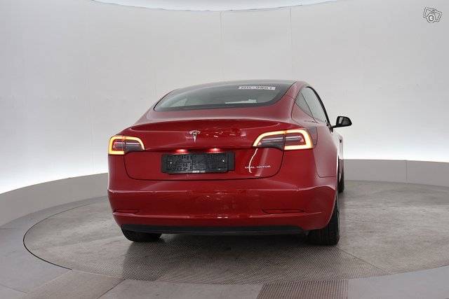 Tesla Model 3 10