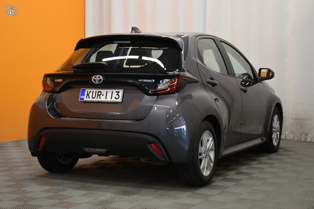 Toyota Yaris 8