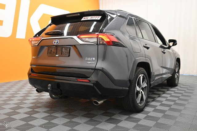 Toyota RAV4 Plug-in 8