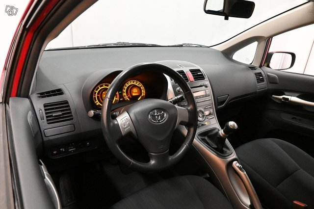 Toyota Auris 13