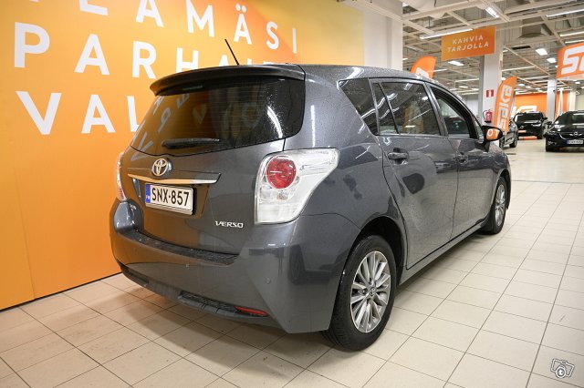 Toyota Verso 2