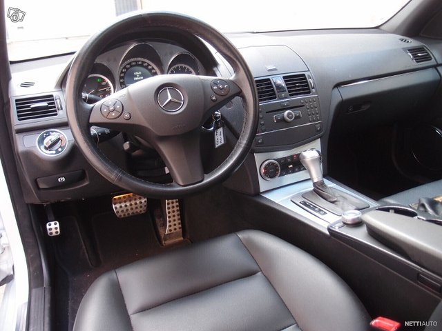 Mercedes-Benz C 8