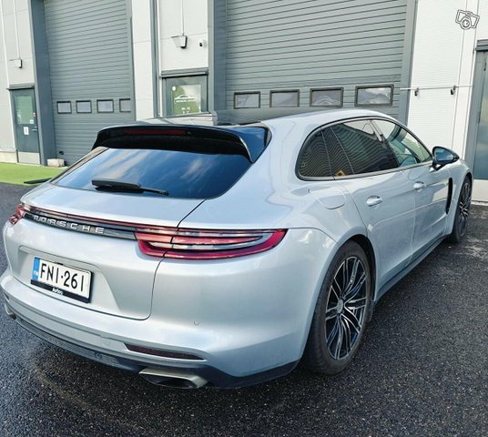 Porsche Panamera 5