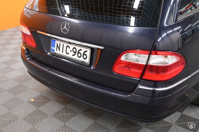 Mercedes-Benz E 8