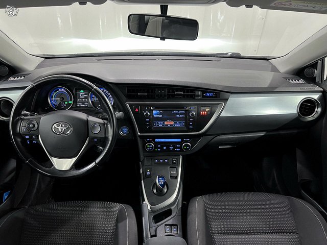 Toyota Auris 7