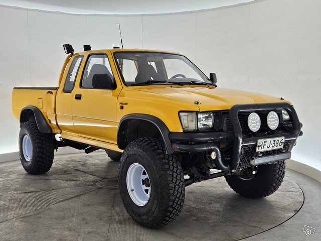 Toyota Hilux 2