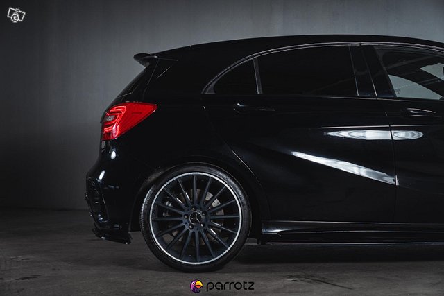 Mercedes-Benz A 45 AMG 11