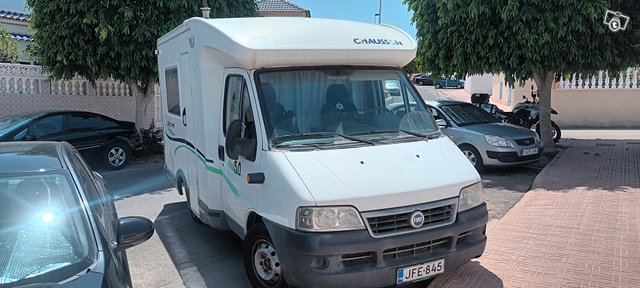 Chausson puoli-integroitu asuntoauto vm2004 1