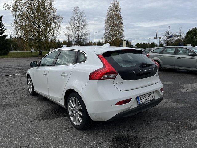 Volvo V40 4