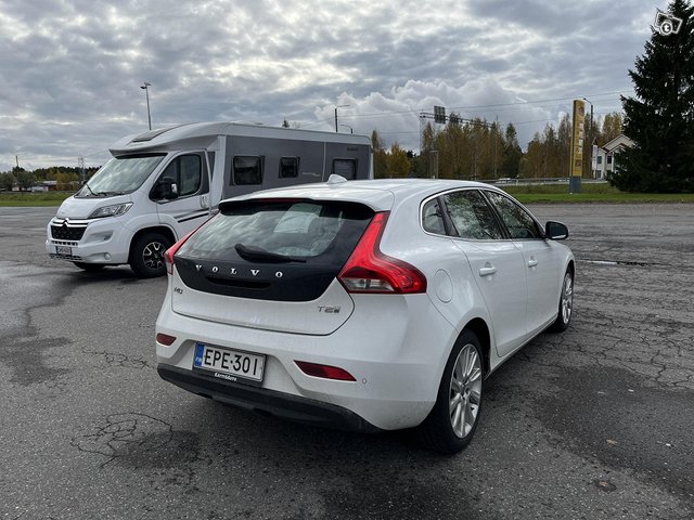 Volvo V40 5