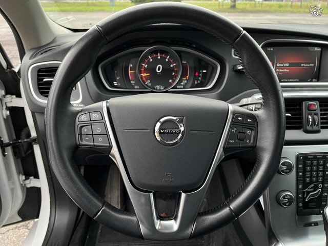 Volvo V40 9