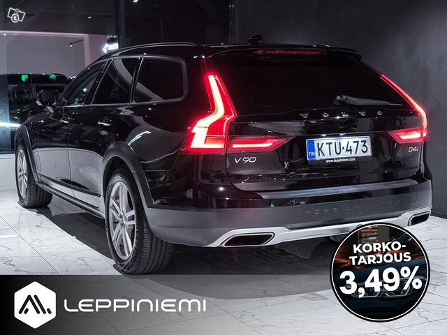 Volvo V90 Cross Country 8