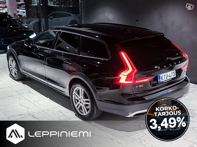 Volvo V90 Cross Country 10