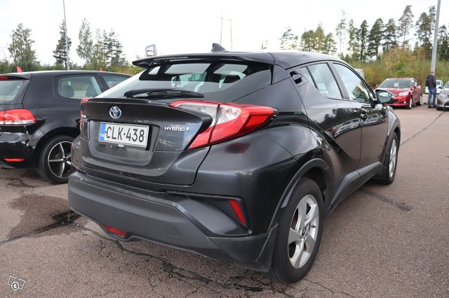 Toyota C-HR 2