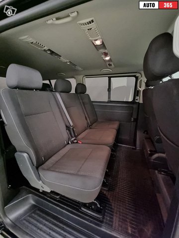 Volkswagen Caravelle 25