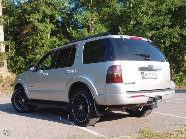 Ford Explorer 2