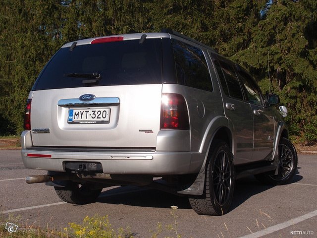 Ford Explorer 4