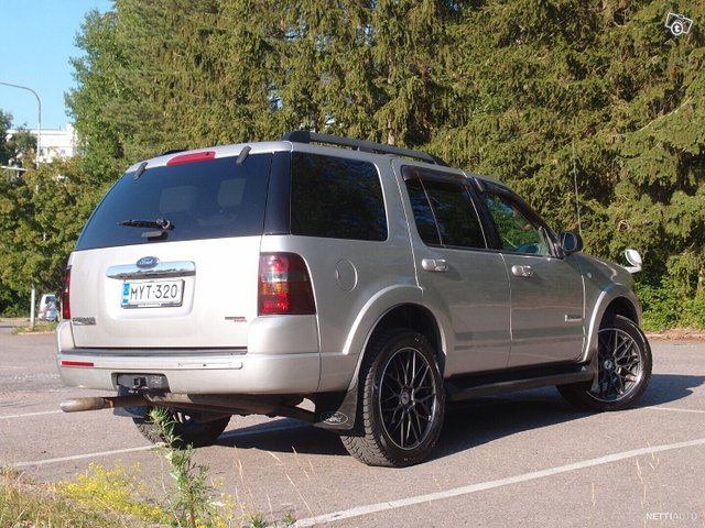 Ford Explorer 6