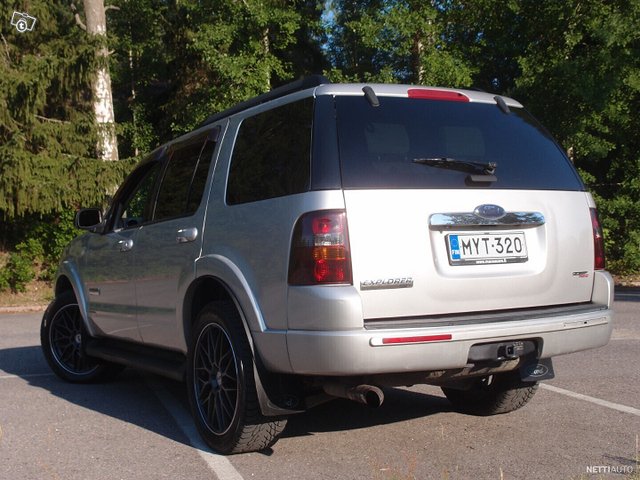 Ford Explorer 23