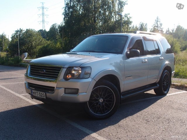 Ford Explorer 24