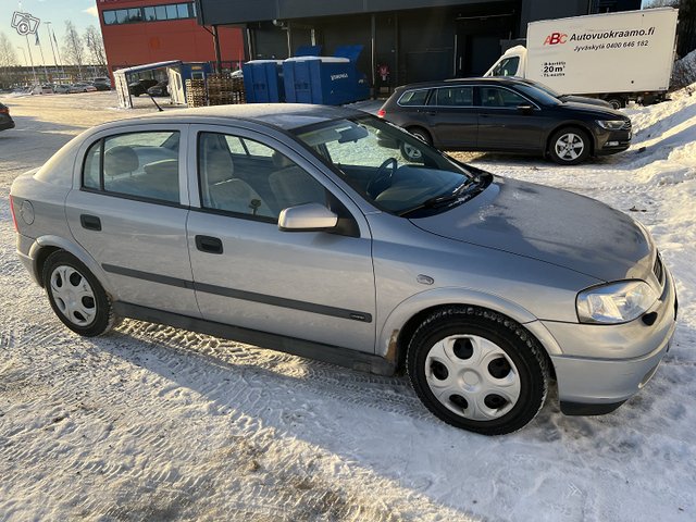 Edullinen sijaisauto Opel Astra, kuva 1