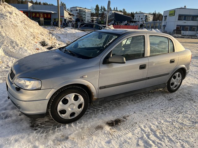 Edullinen sijaisauto Opel Astra 2