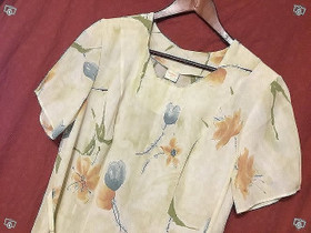 Pitkä vaalea kukallinen mekko M, Vaatteet ja kengät, Hattula, Tori.fi Pitkä vaalea kukallinen mekko M, Vaatteet ja kengät, Hattula, Tori.fi