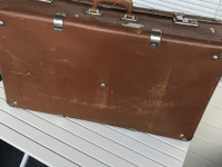 Wanha matkalaukku 50-luvulta