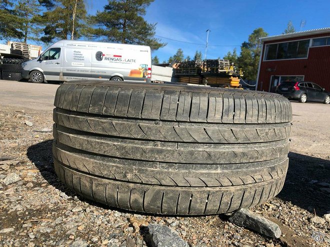 Tracmax 245/40ZR18 kesärengas 1kpl Tracmax 245/40ZR18 kesärengas 1kpl