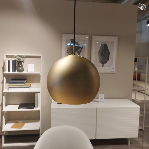 Boconcept, Ball-riippuvalaisin, messinki, ovh. 349, kuva 1