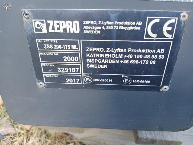 ZEPRO 2000 kg taittuva takalaitanostin 2