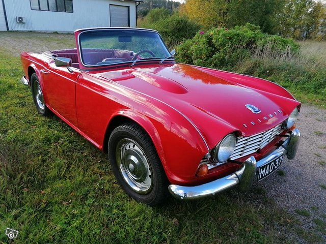 Triumph TR4 entisöity museoauto 2