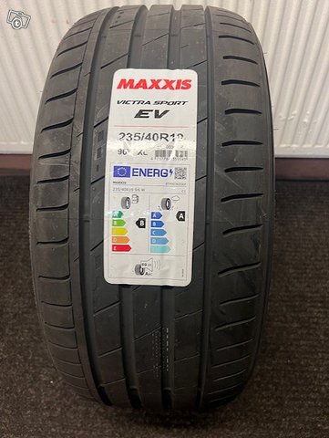 235/40-19 Maxxis foam kesärenkaat 4 kpl töineen, kuva 1