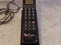 Motorola DynaTAC ja 2 x Nokia