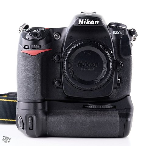 Nikon D300s + akkukahva (SC 23050), kuva 1