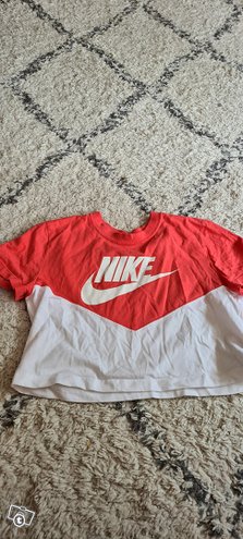 Nike t-paita / lyhyt malli