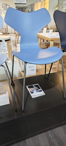 Fritz Hansen Grand Prix tuoli dusk blue / warm graphite ovh. 519