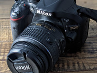 Nikon D5200 + pelit ja pensselit