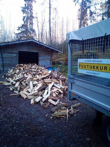 Klapeja ja polttopuita