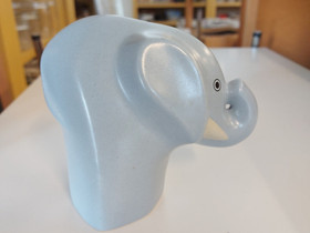 Arabia vauva-norsu Alex, design Howard Smith, Sisustustavarat, Sisustus ja huonekalut, Helsinki, Tori.fi