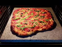 Rapeat pizzat paistat vuolukivellä Pizzakivet Hela