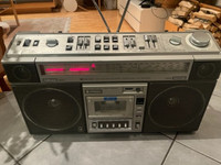 Hitachi TRK-8800E moniaaltoradio/kasettisoitin