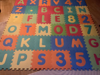 Hauska ja kehittävä lastenhuoneen kirjain- ja numeromatto