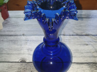 Sininen lasinen vaasi