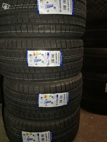 CyberWeek 4kpl 245/40 R18 Triangle SnowLink kitka