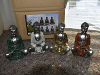 4 x pienet hopeiset Buddhat