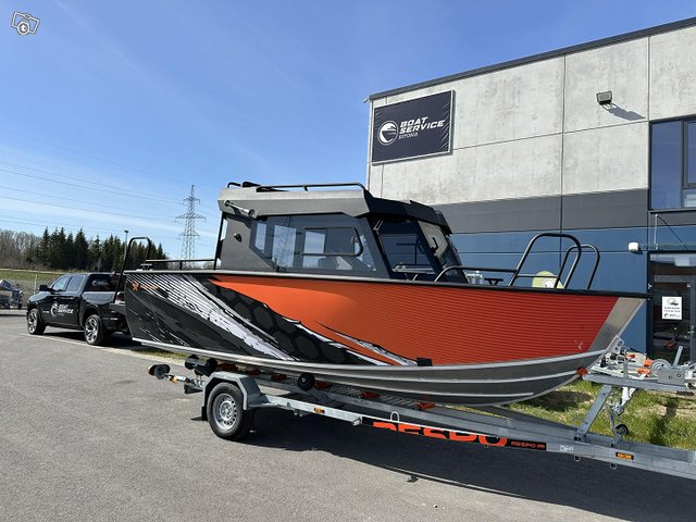 Realcraft 600 cabin 4